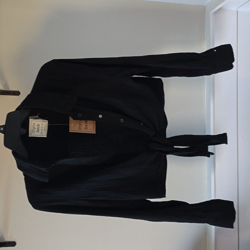 Black cropped tie top
